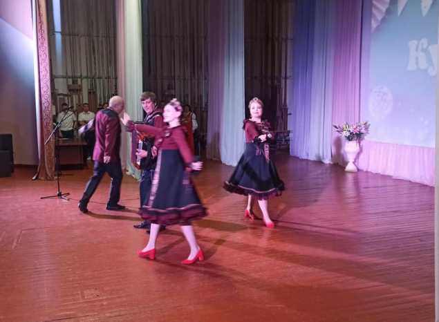 Ансамбль «Горница» выступил в Кузнецке-8